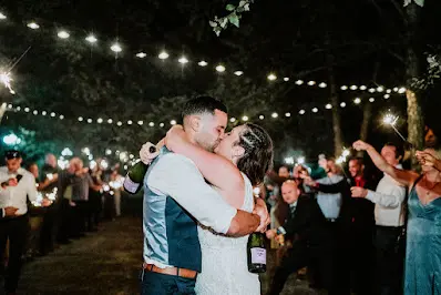 wedding couple kissing